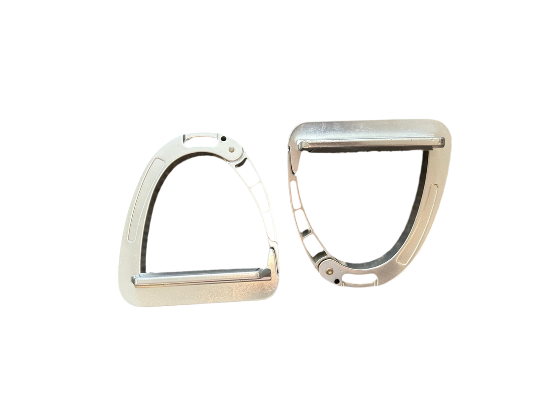 PRE-LOVED ACAVALLO JUNIOR ARENA ALUPLUS STIRRUPS