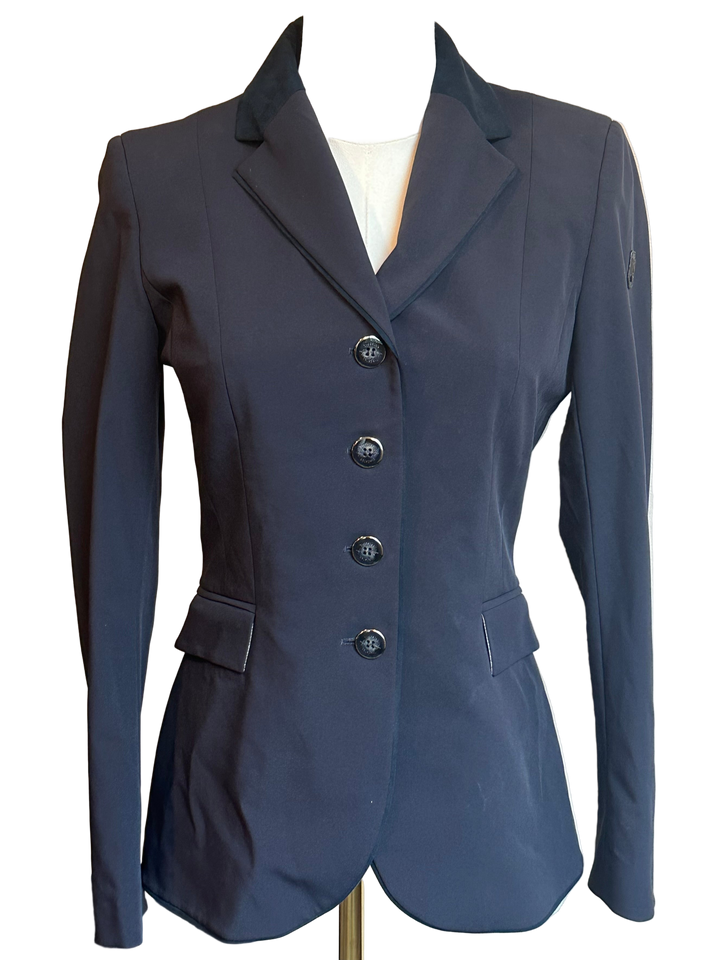 PRE-LOVED TREDSTEP SOLO SHOWTIME SHOW COAT