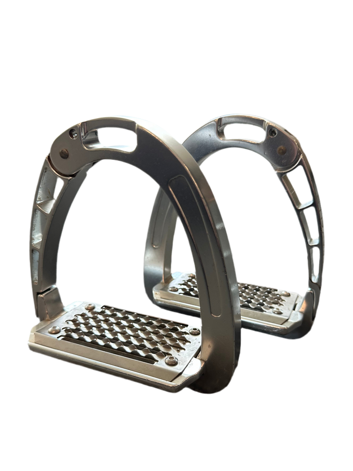 PRE-LOVED ACAVALLO JUNIOR ARENA ALUPLUS STIRRUPS