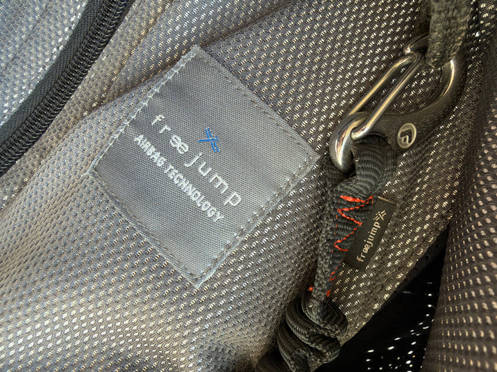 PRE-LOVED PENELOPE AIRLIGHT AIR VEST BY FREEJUMP - L