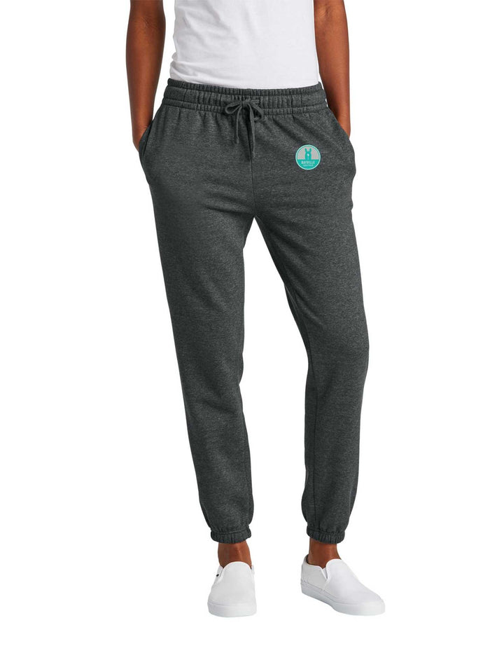 BAYVILLE EQUESTRIAN DISTRICT VIT WOMENS SWEATS