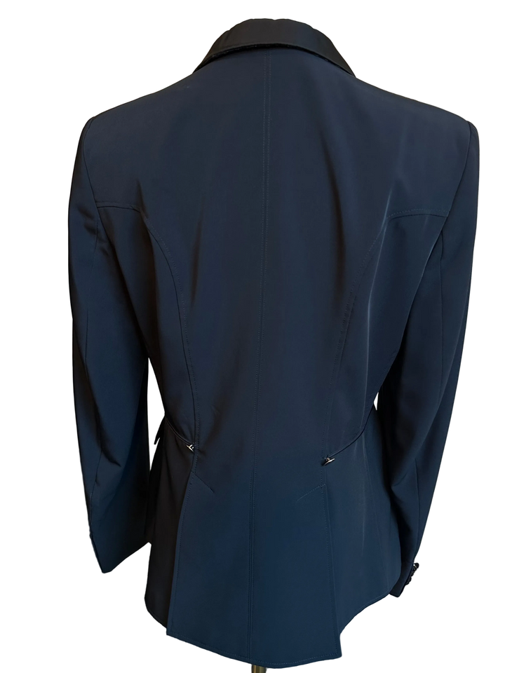 PRE-LOVED PIKEUR ROMINA SHOW JACKET